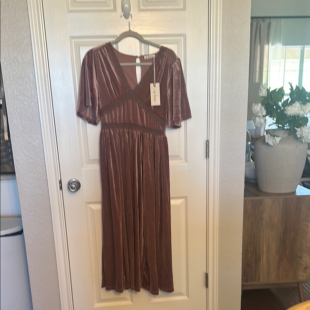 Elegant Velvet Dress in Rich Brown